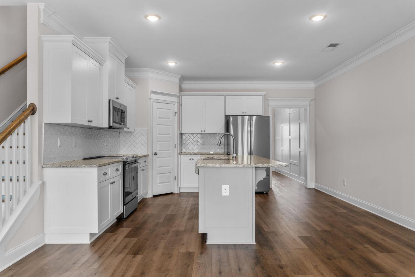 Like-New Luxury Townhome in a Gated Community &amp; Top-Rated Scho – image 8