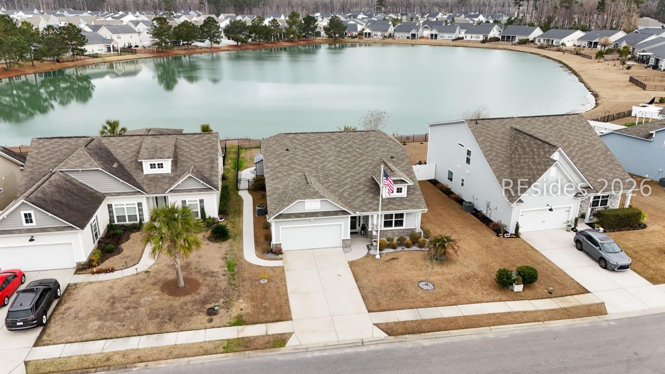Built in 2020, this Providence model offers true one-level living. Thi – image 1