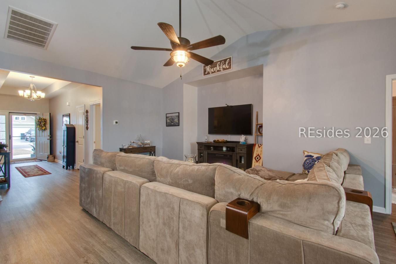 Built in 2020, this Providence model offers true one-level living. Thi – image 10