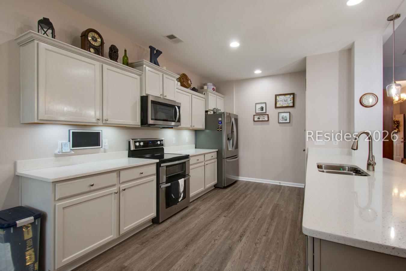 Built in 2020, this Providence model offers true one-level living. Thi – image 12