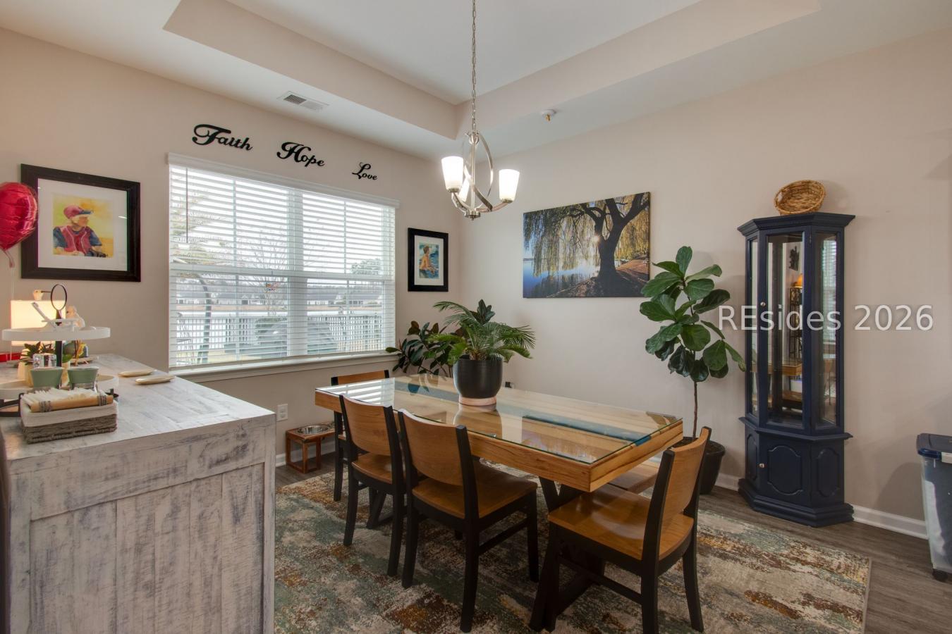 Built in 2020, this Providence model offers true one-level living. Thi – image 13