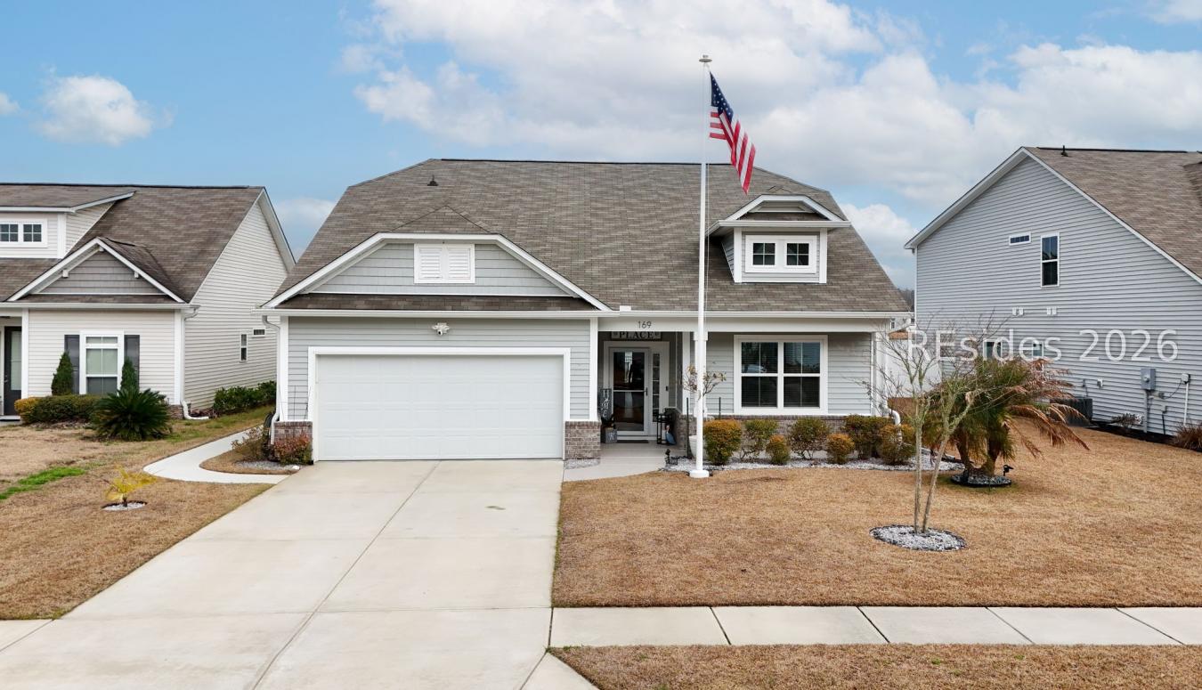 Built in 2020, this Providence model offers true one-level living. Thi – image 2
