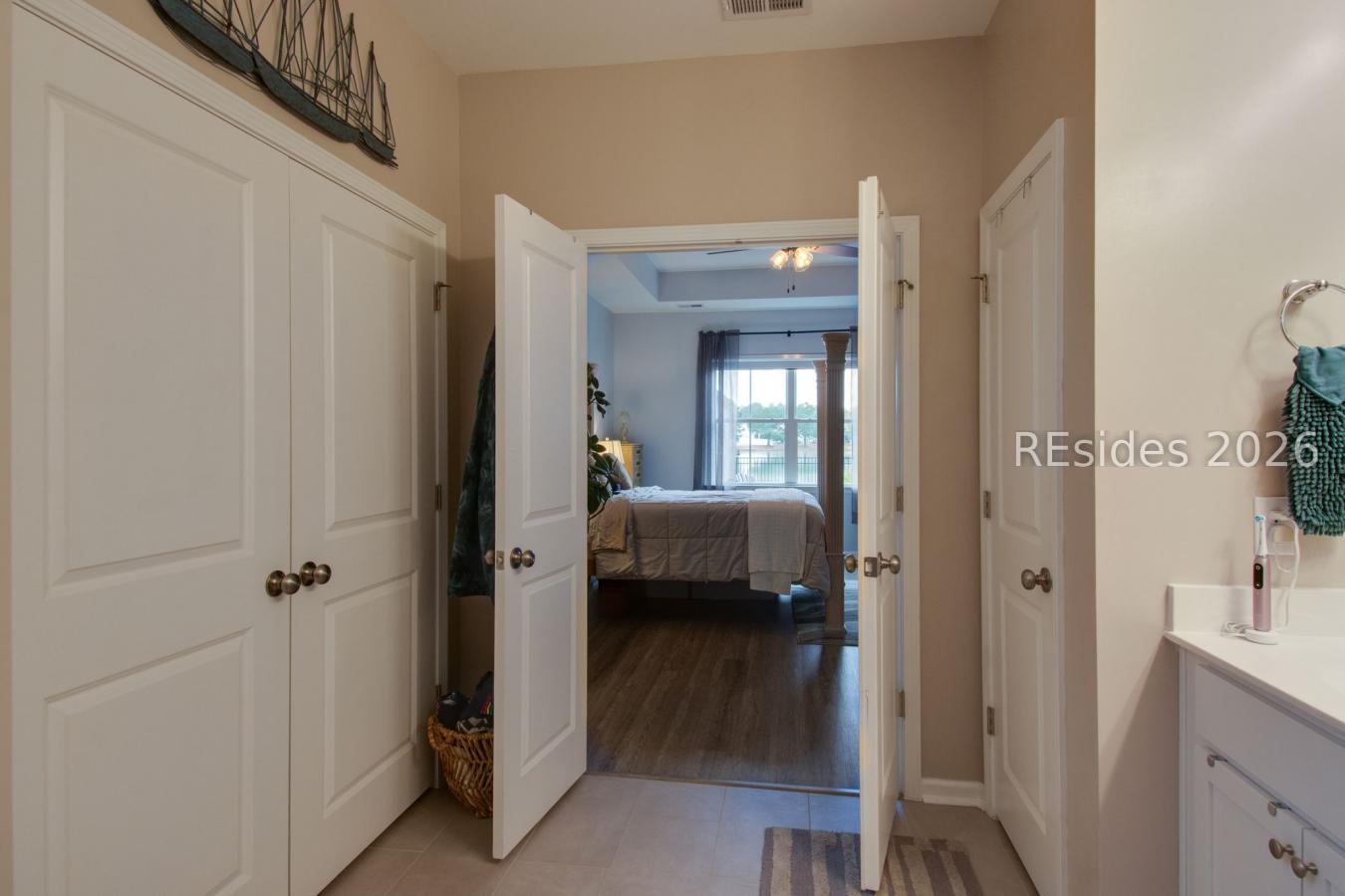 Built in 2020, this Providence model offers true one-level living. Thi – image 20