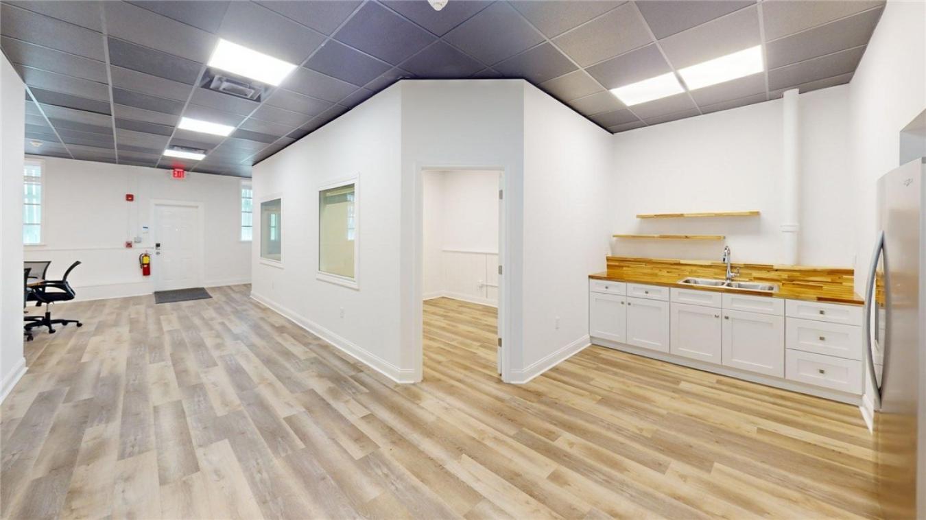Position your business for success in the heart of downtown Brunswick – image 3