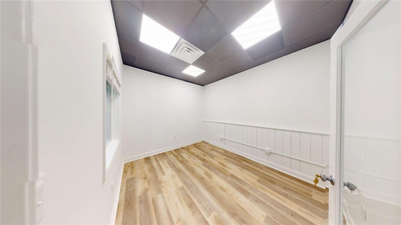 Position your business for success in the heart of downtown Brunswick – image 4