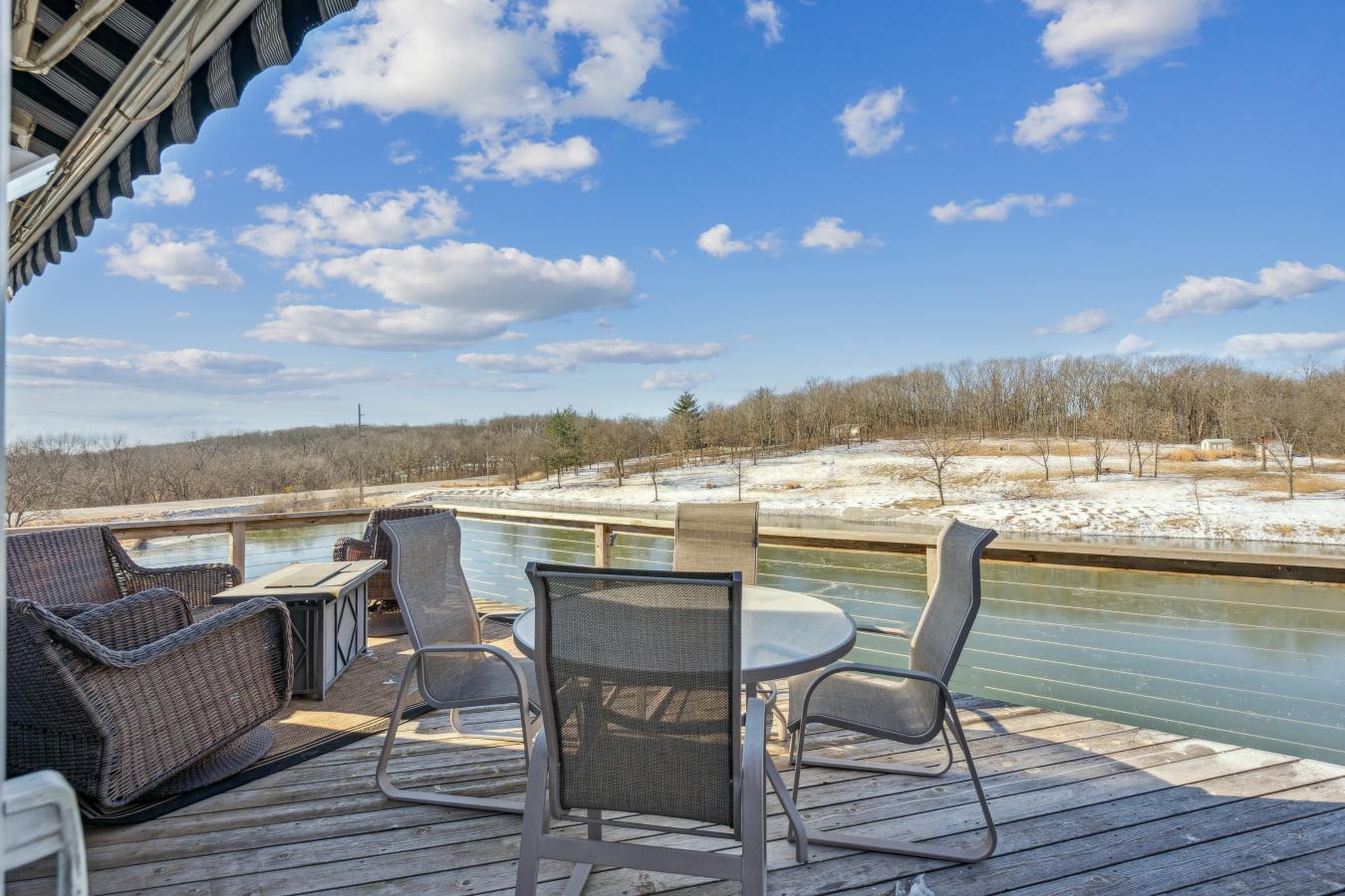 Welcome home to life by the water. Backing to the pond on the south si – image 9