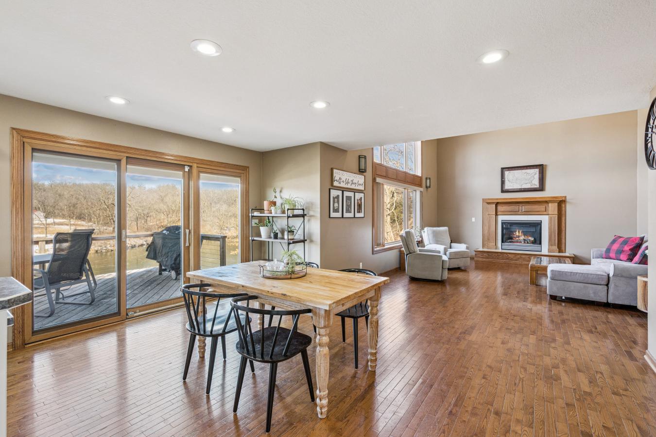 Welcome home to life by the water. Backing to the pond on the south si – image 10