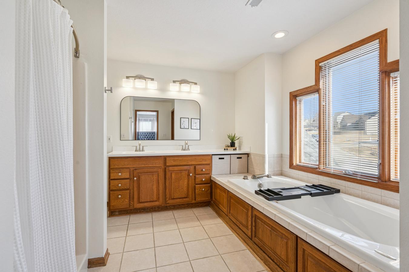 Welcome home to life by the water. Backing to the pond on the south si – image 20