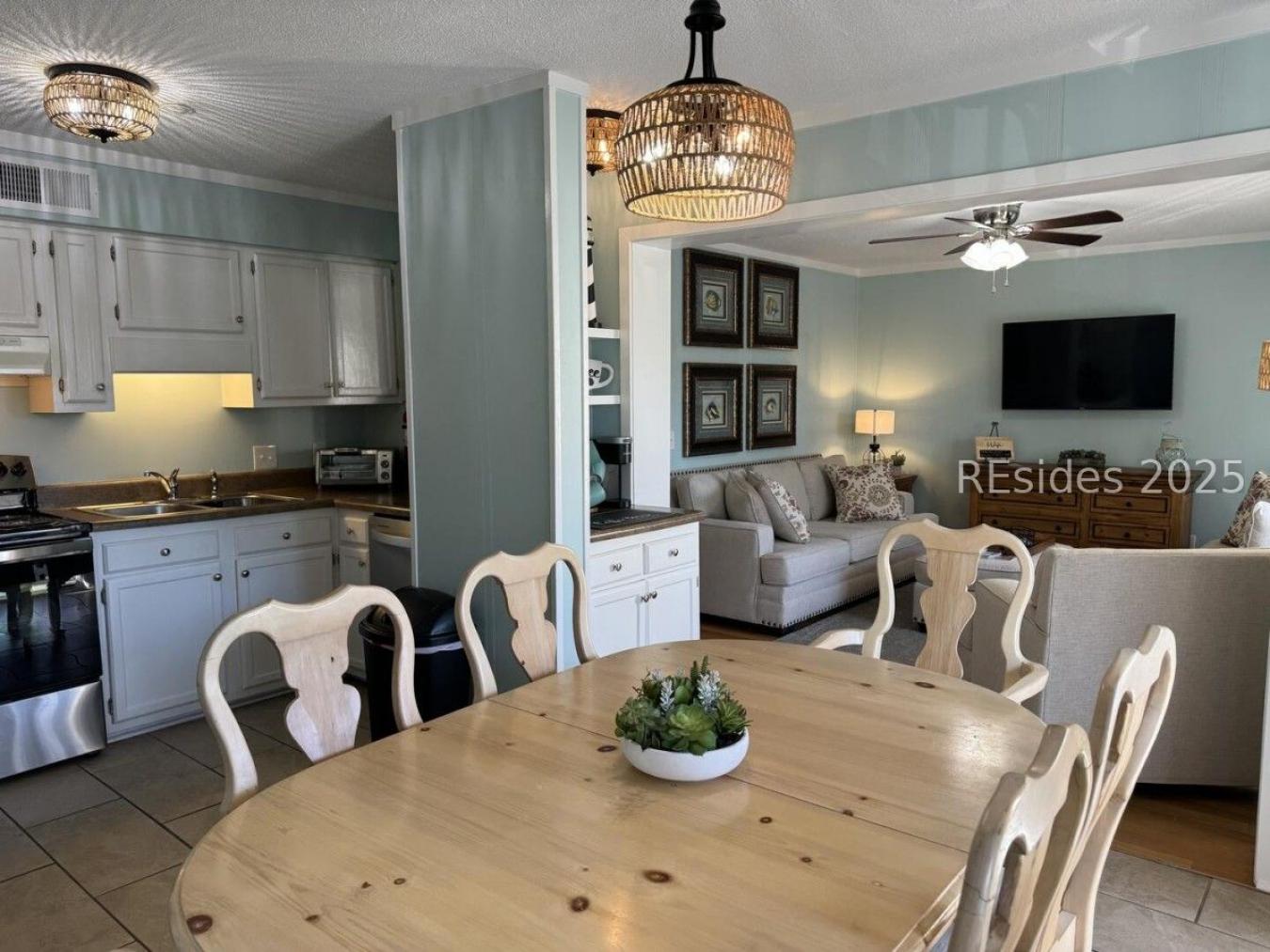 This fully furnished 2BR/2BA second-floor villa in oceanfront Admirals – image 11