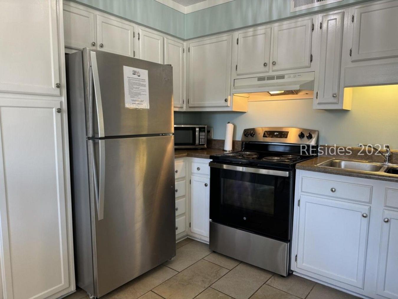 This fully furnished 2BR/2BA second-floor villa in oceanfront Admirals – image 12