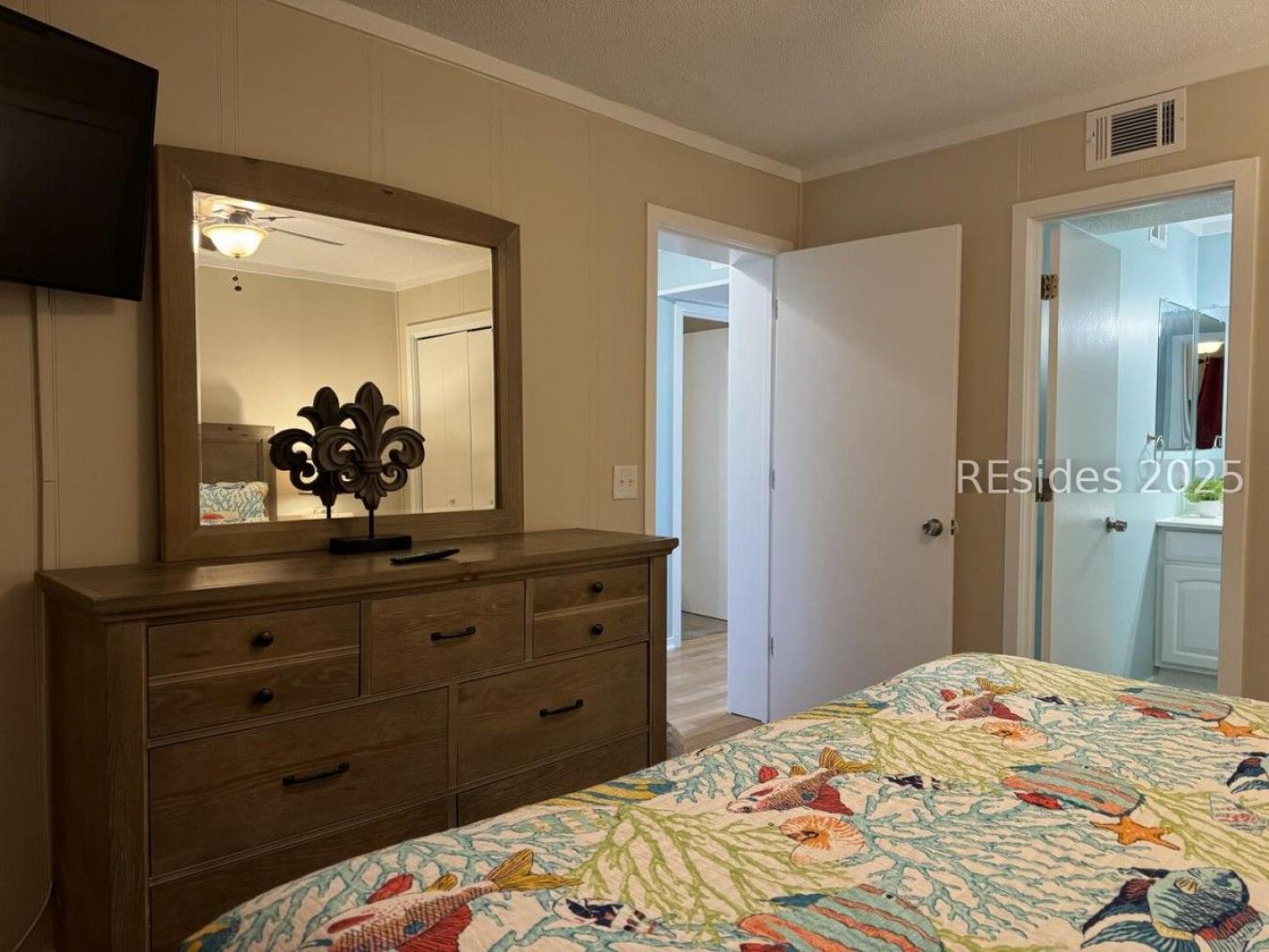 This fully furnished 2BR/2BA second-floor villa in oceanfront Admirals – image 15