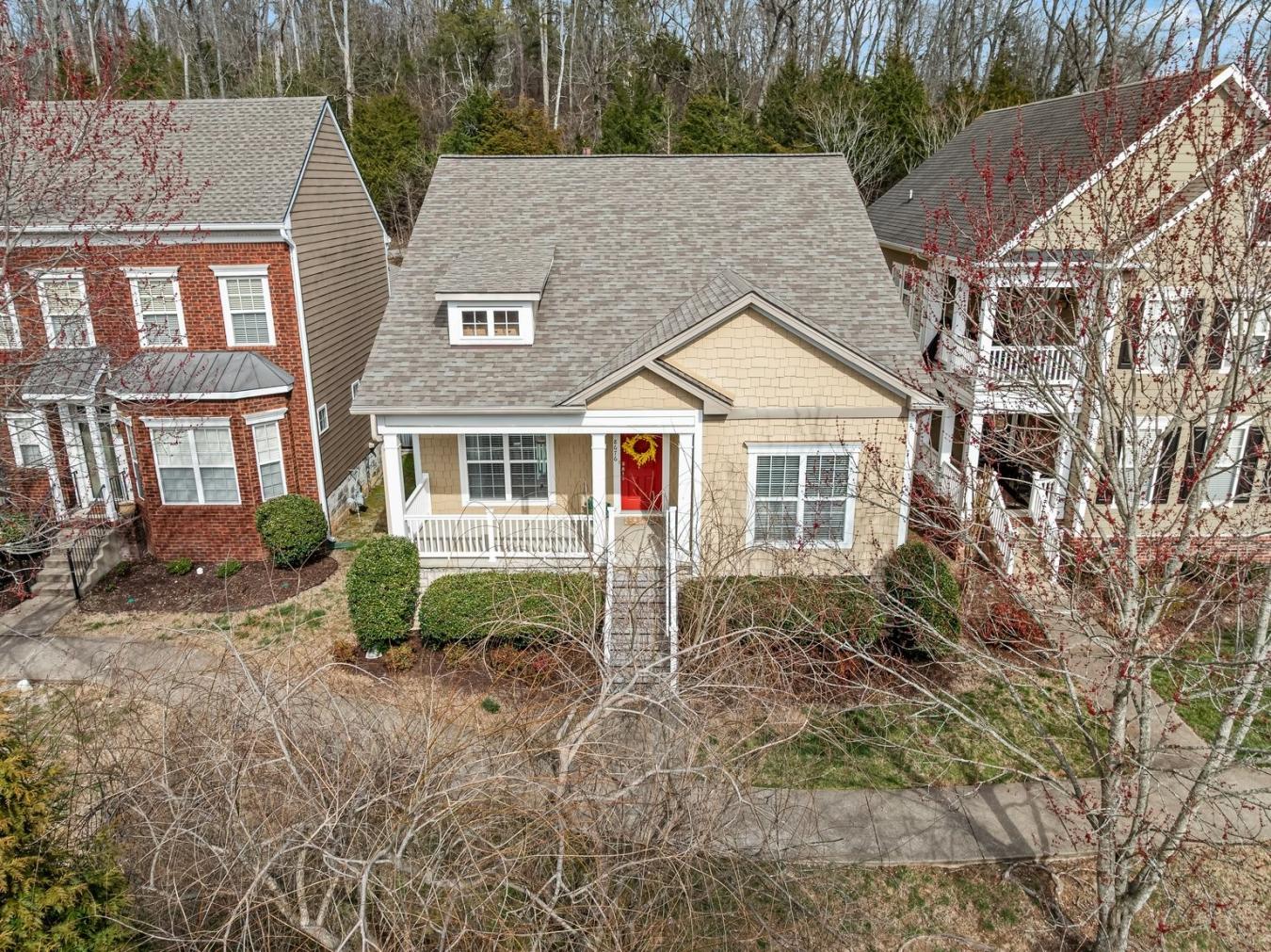 Welcome to the most charming single-story HOME in South Nashville, loc – image 1