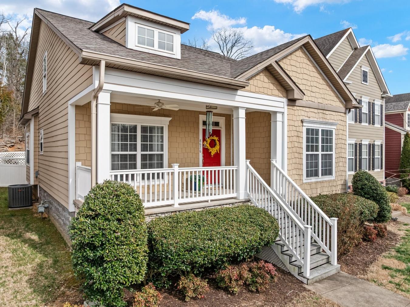 Welcome to the most charming single-story HOME in South Nashville, loc – image 2