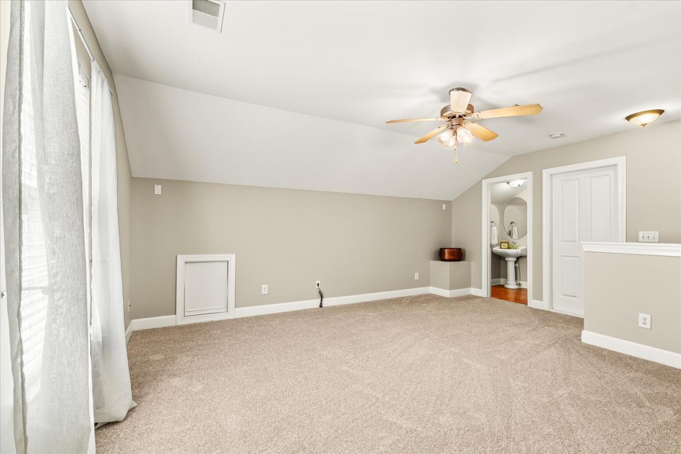 Welcome to the most charming single-story HOME in South Nashville, loc – image 16