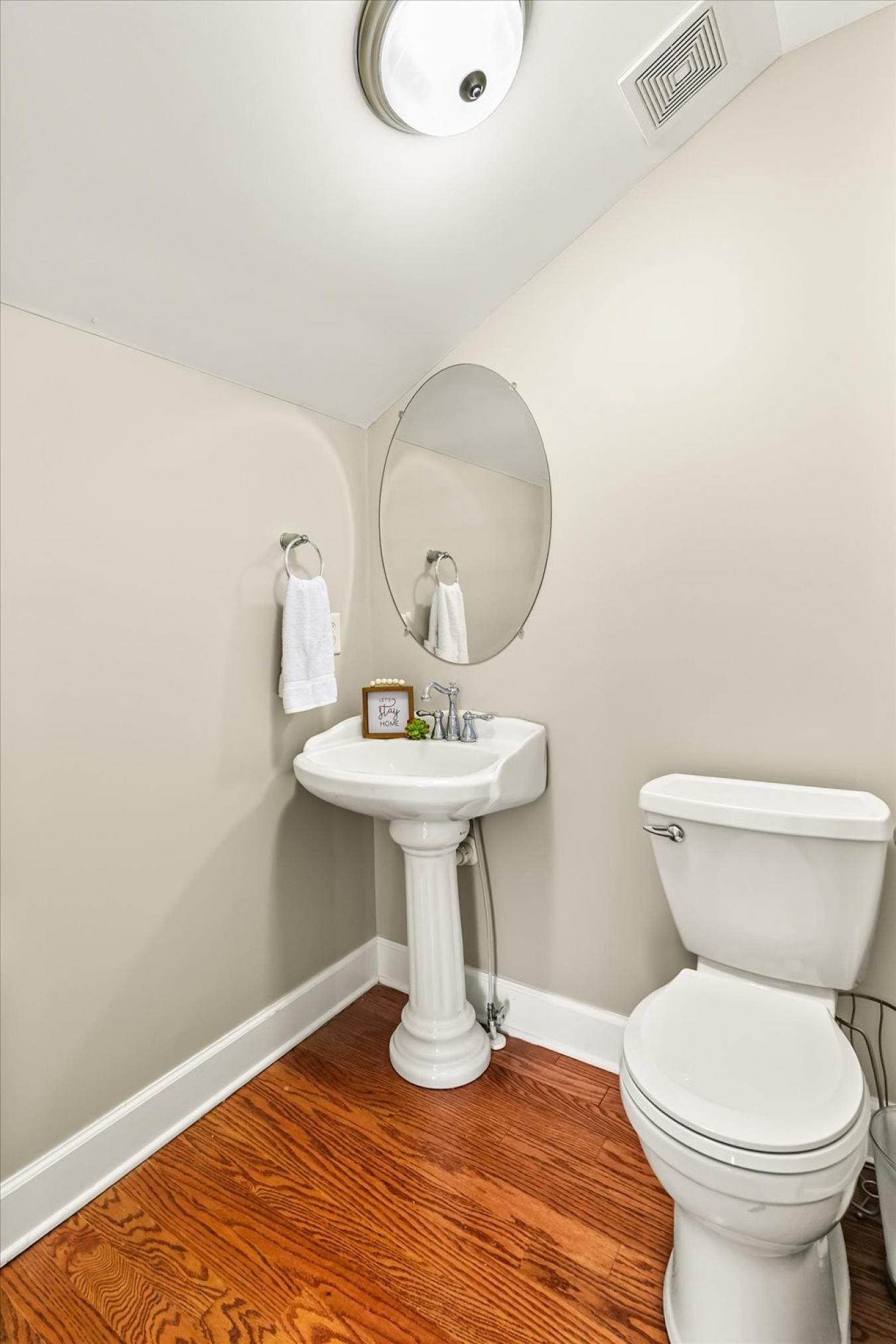Welcome to the most charming single-story HOME in South Nashville, loc – image 17