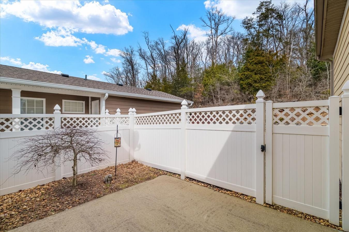 Welcome to the most charming single-story HOME in South Nashville, loc – image 20