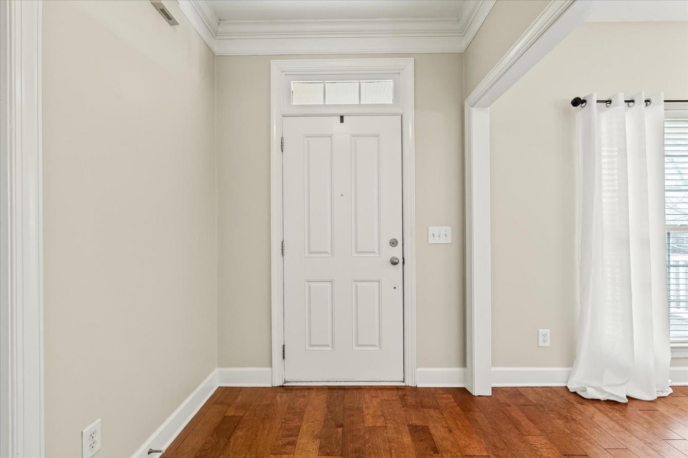 Welcome to the most charming single-story HOME in South Nashville, loc – image 5