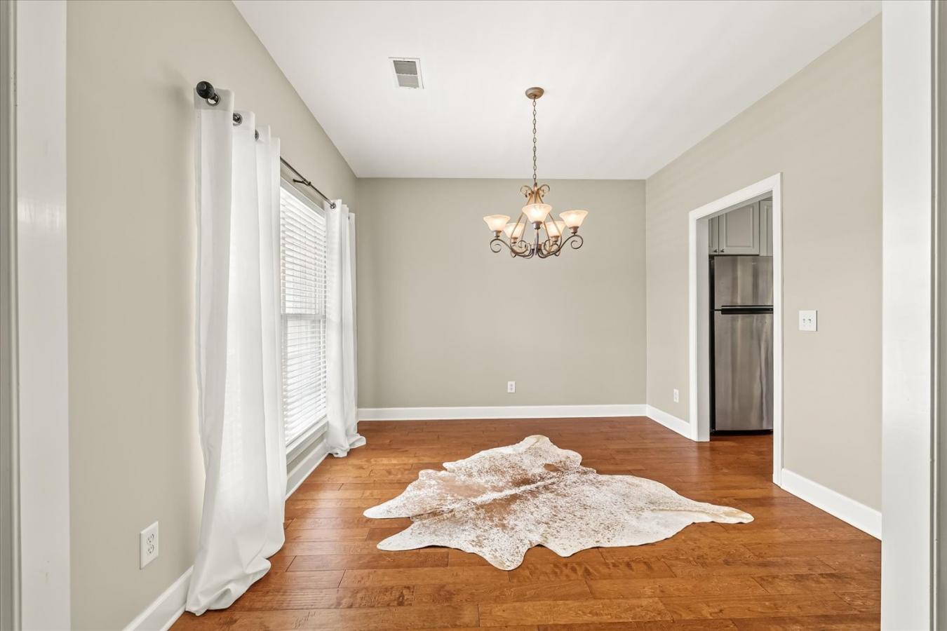 Welcome to the most charming single-story HOME in South Nashville, loc – image 7