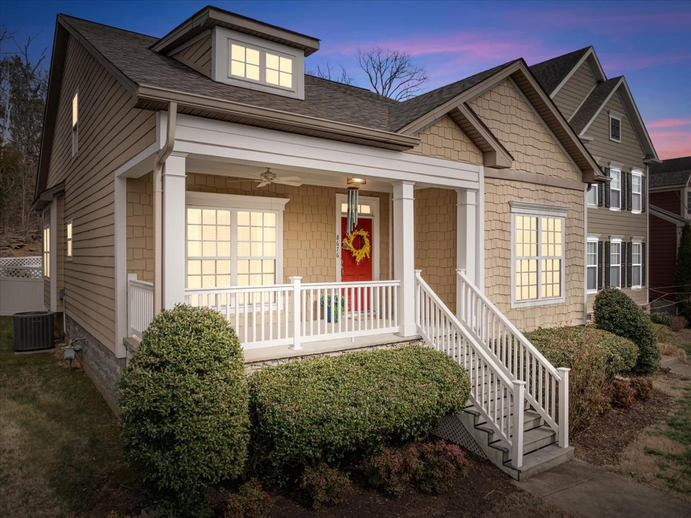 Welcome to the most charming single-story HOME in South Nashville, loc – image 4