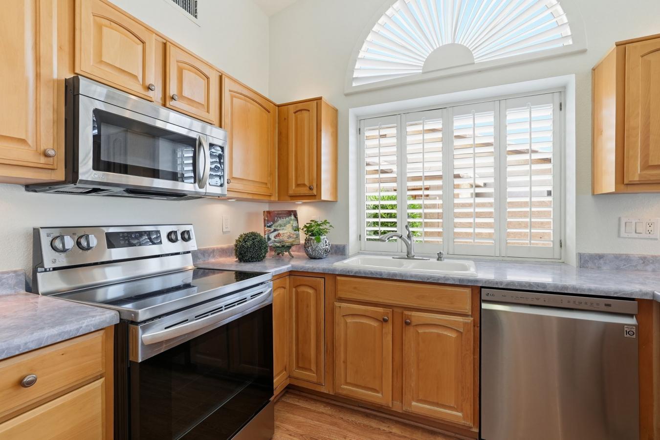 Welcome to this beautifully refreshed 1,883 SF home in the highly desi – image 7