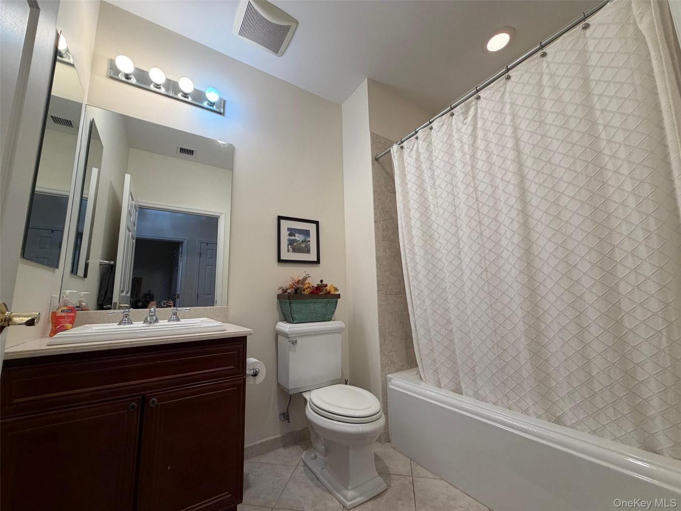 Mill Pond Acres 55+ Gated Community First floor Condo with 2 Bedrooms – image 12