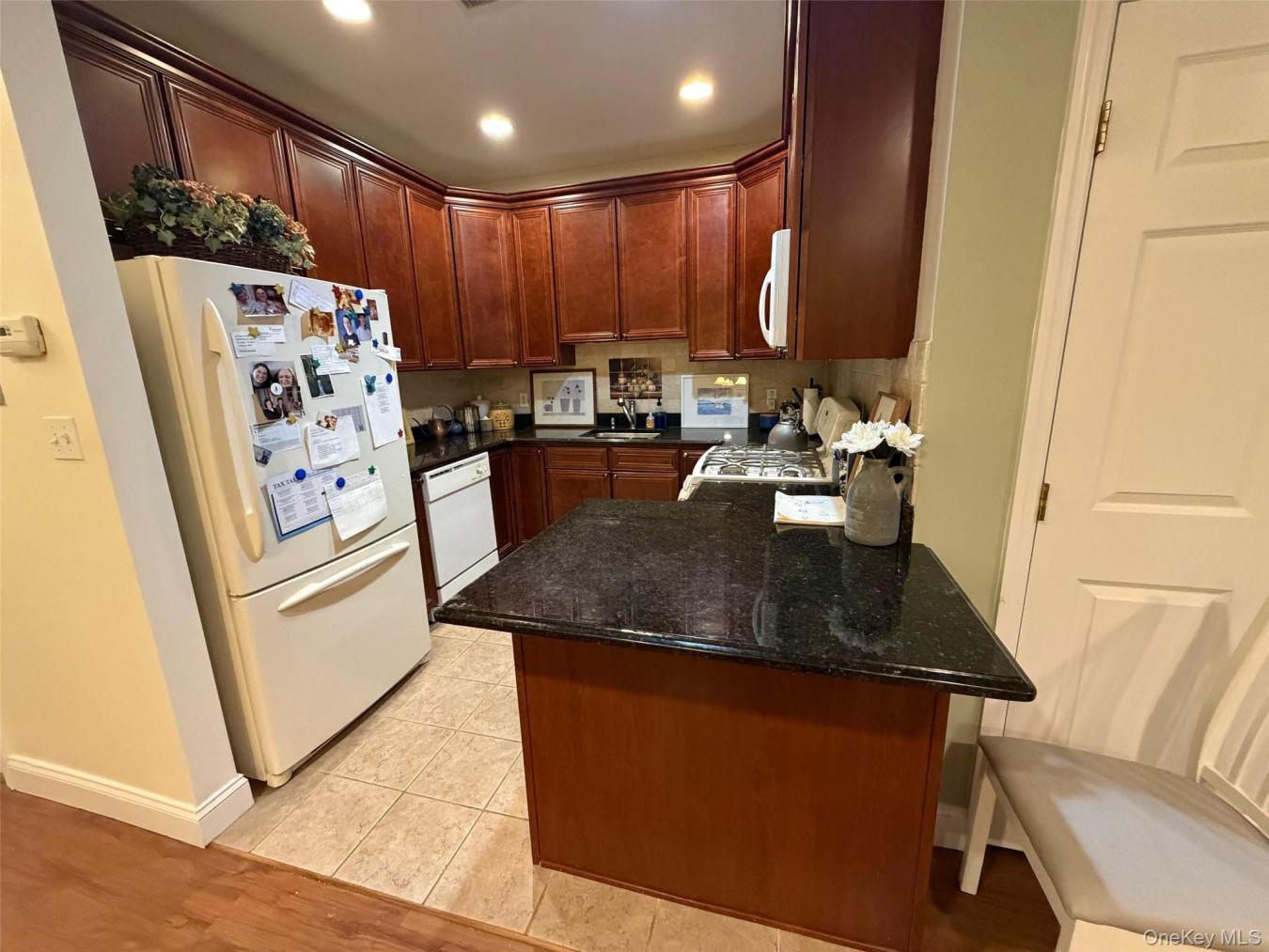 Mill Pond Acres 55+ Gated Community First floor Condo with 2 Bedrooms – image 7