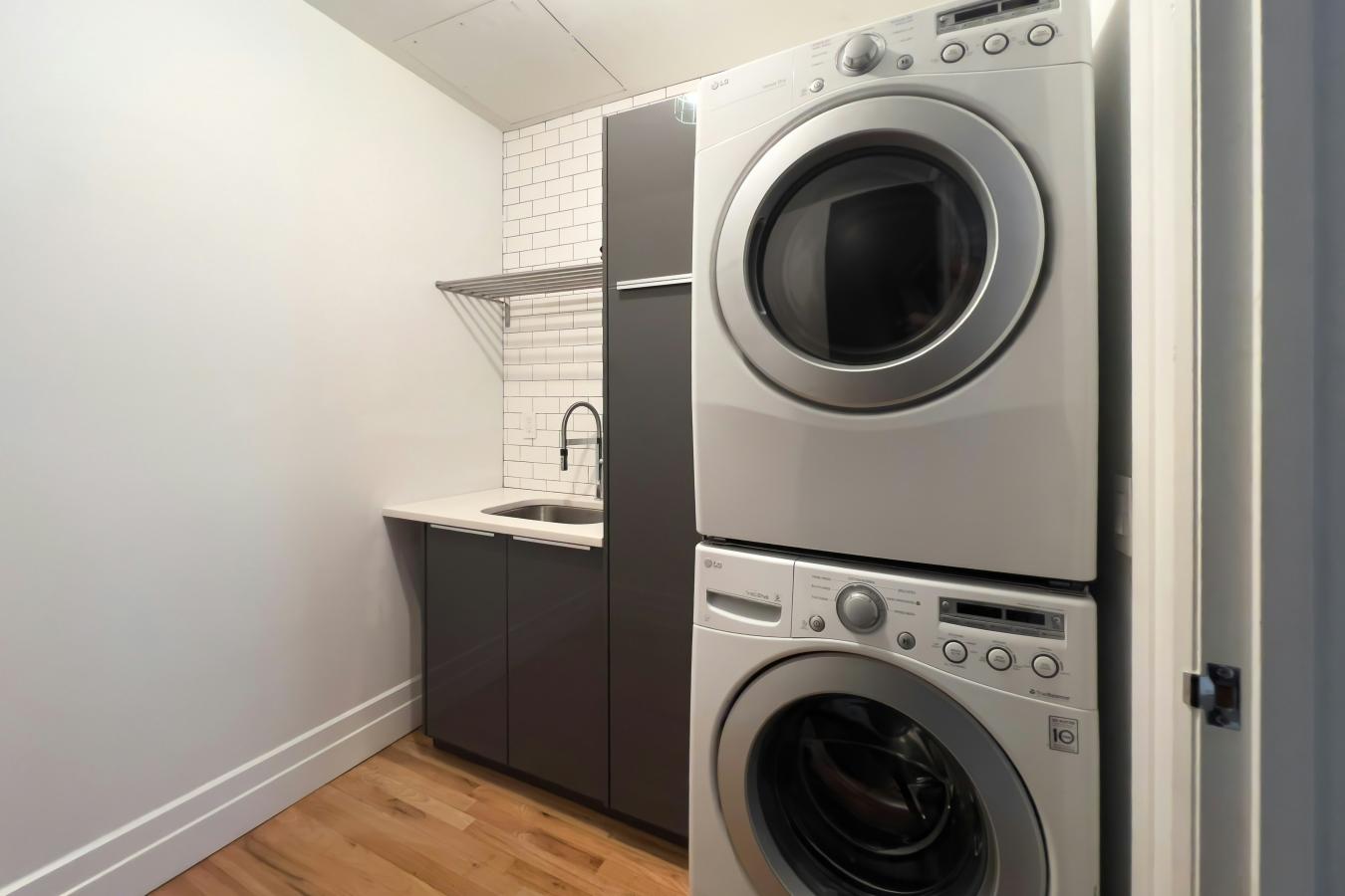 Dumbo, New York, 11201, United States, 2 Bedrooms Bedrooms, ,2 BathroomsBathrooms,Residential,For Sale,2024317