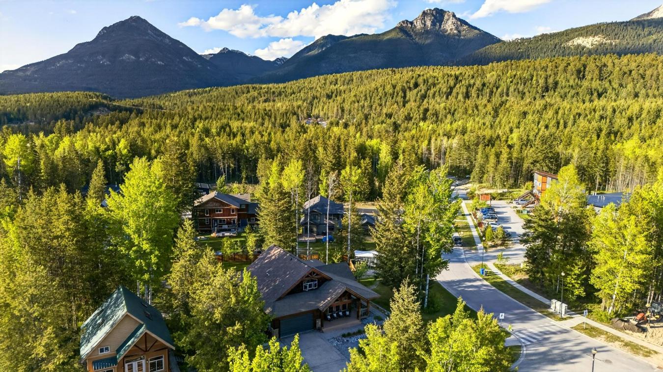 Golden, BC, V0A1H3, Canada, 4 Bedrooms Bedrooms, ,3 BathroomsBathrooms,Residential,For Sale,2024741