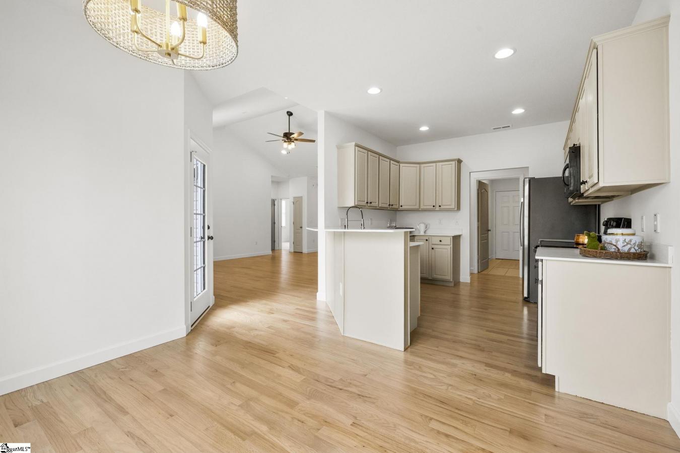 Stunning fully remodeled home in the highly desirable Blue Ridge and G – image 10