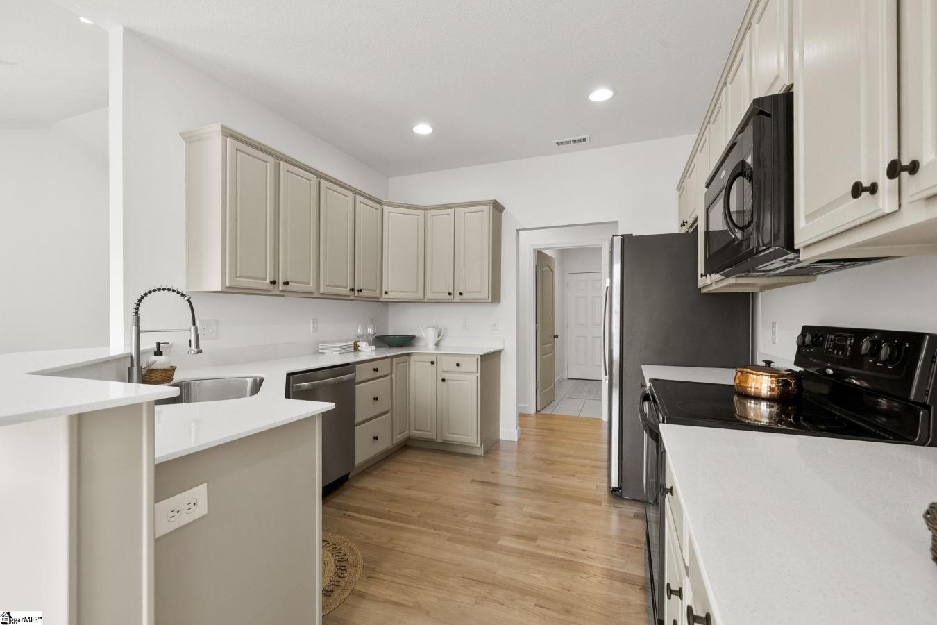 Stunning fully remodeled home in the highly desirable Blue Ridge and G – image 11