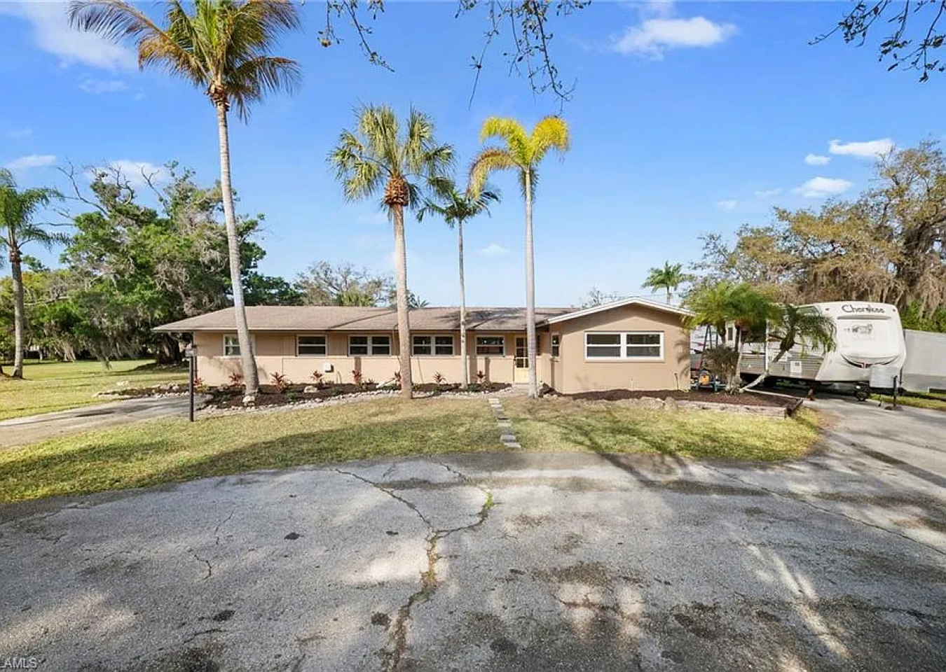 Dreamy 1-Acre Parcel in the Heart of South Fort Myers! Welcome to 1538 – image 1