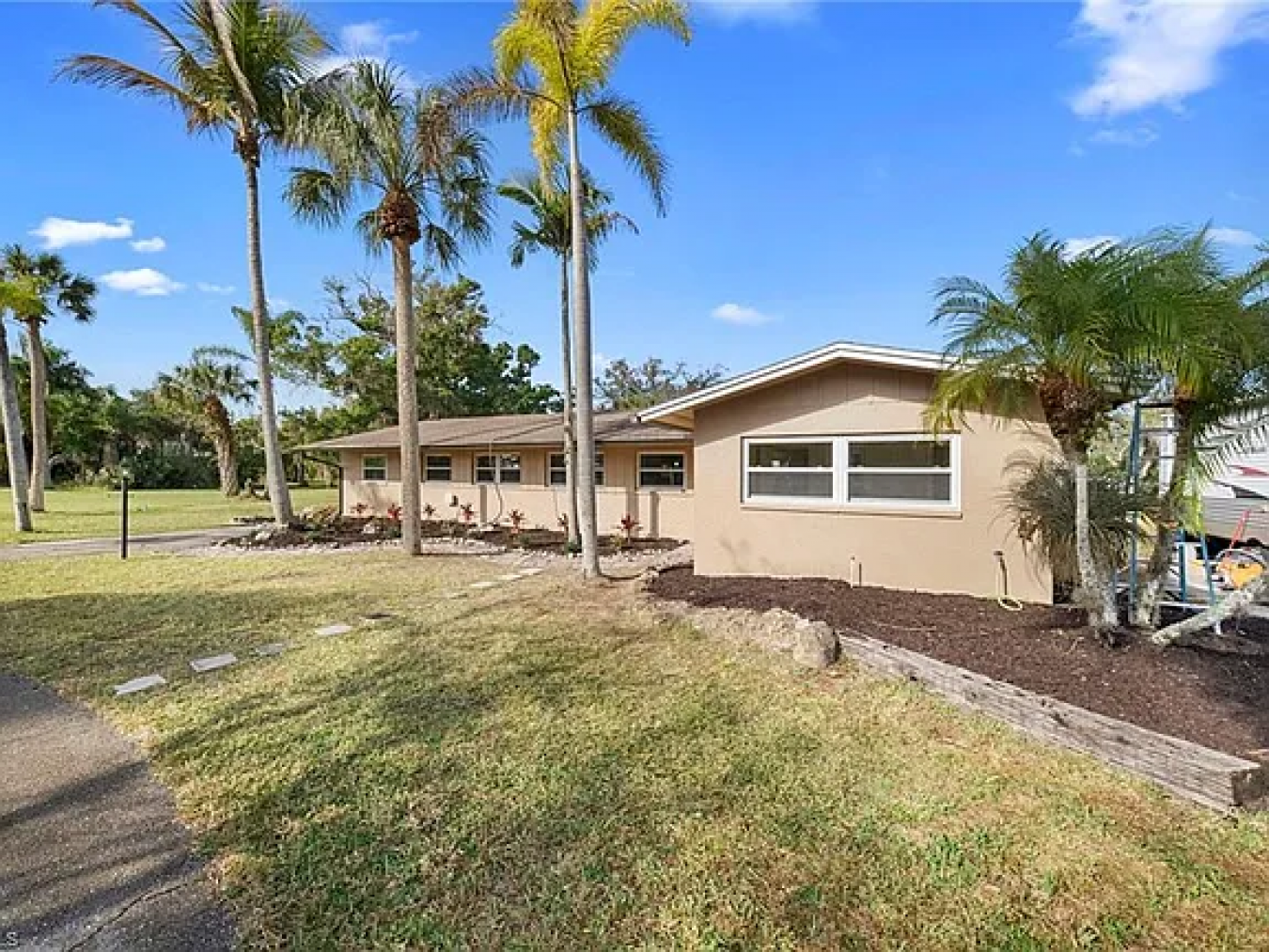 Dreamy 1-Acre Parcel in the Heart of South Fort Myers! Welcome to 1538 – image 5
