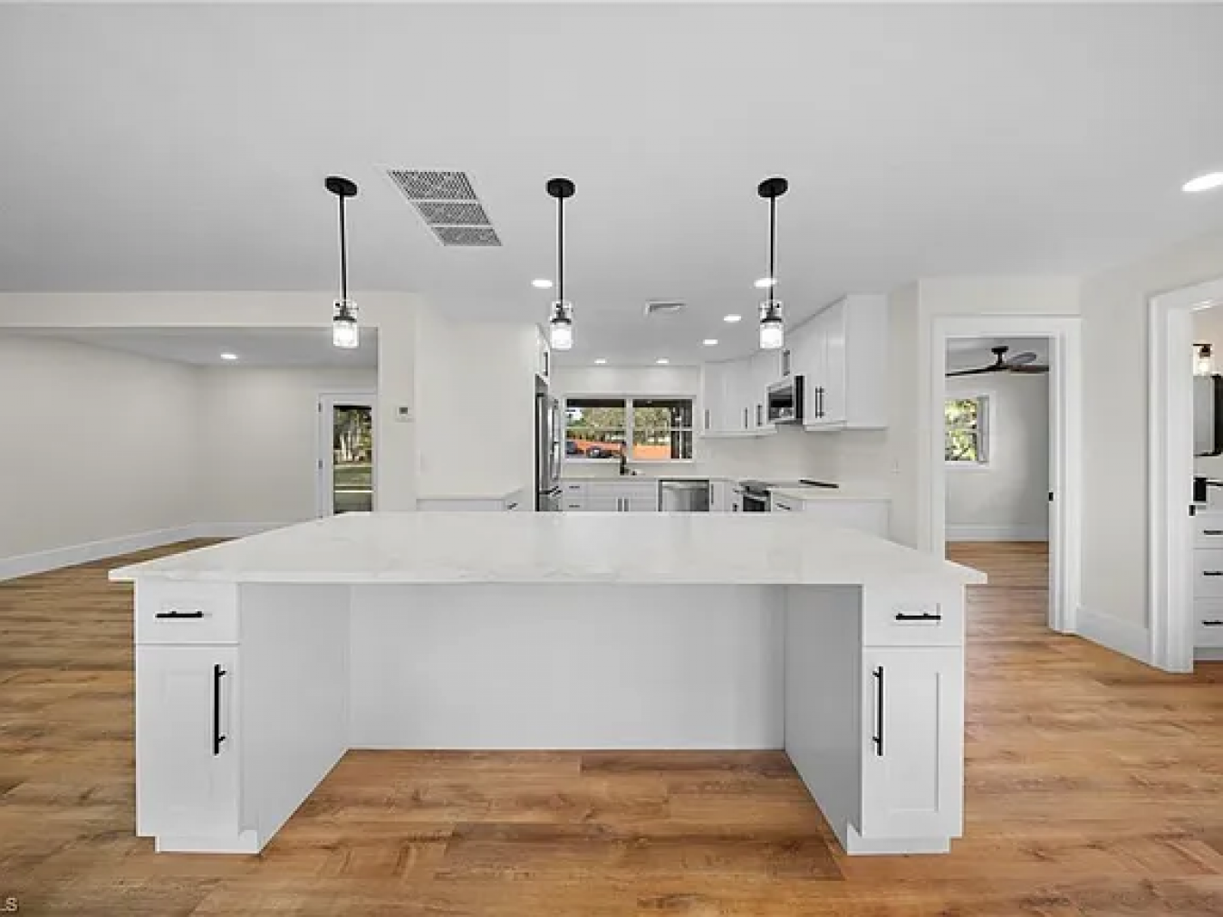 Dreamy 1-Acre Parcel in the Heart of South Fort Myers! Welcome to 1538 – image 8