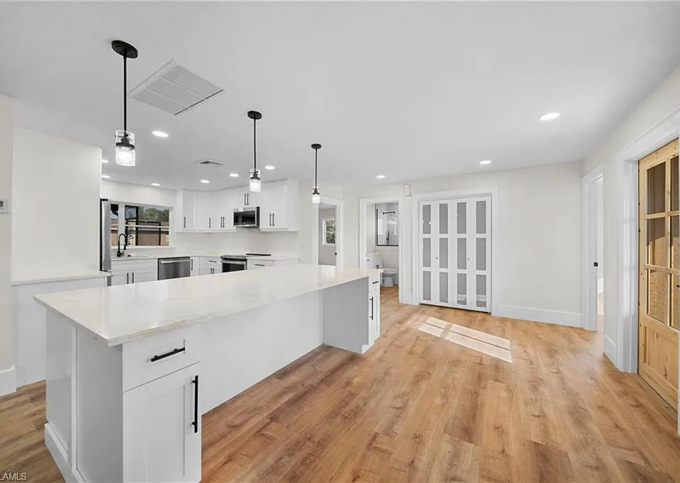Dreamy 1-Acre Parcel in the Heart of South Fort Myers! Welcome to 1538 – image 9