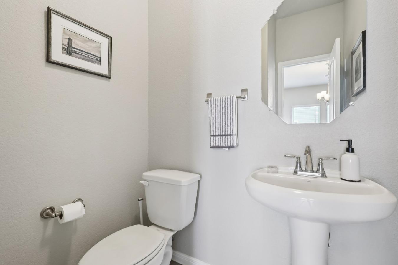 This 4-bedroom, 2.5-bath located in the Enclave at Dobbin community of – image 20