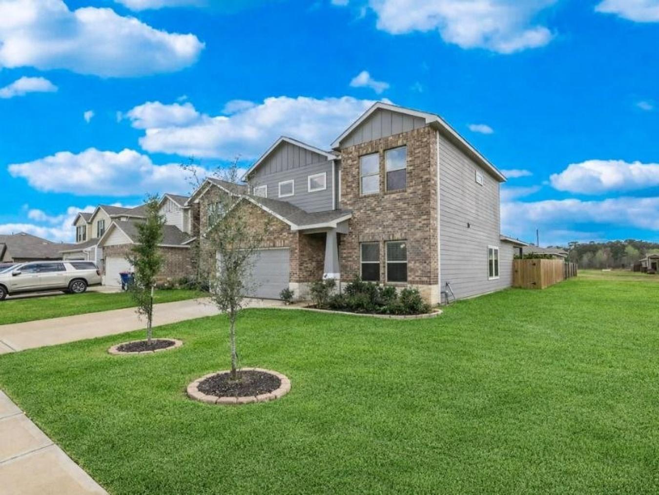This 4-bedroom, 2.5-bath located in the Enclave at Dobbin community of – image 3