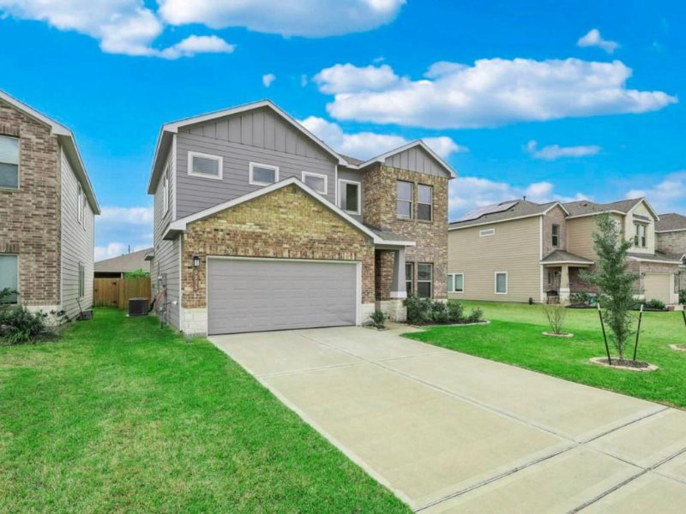 This 4-bedroom, 2.5-bath located in the Enclave at Dobbin community of – image 2