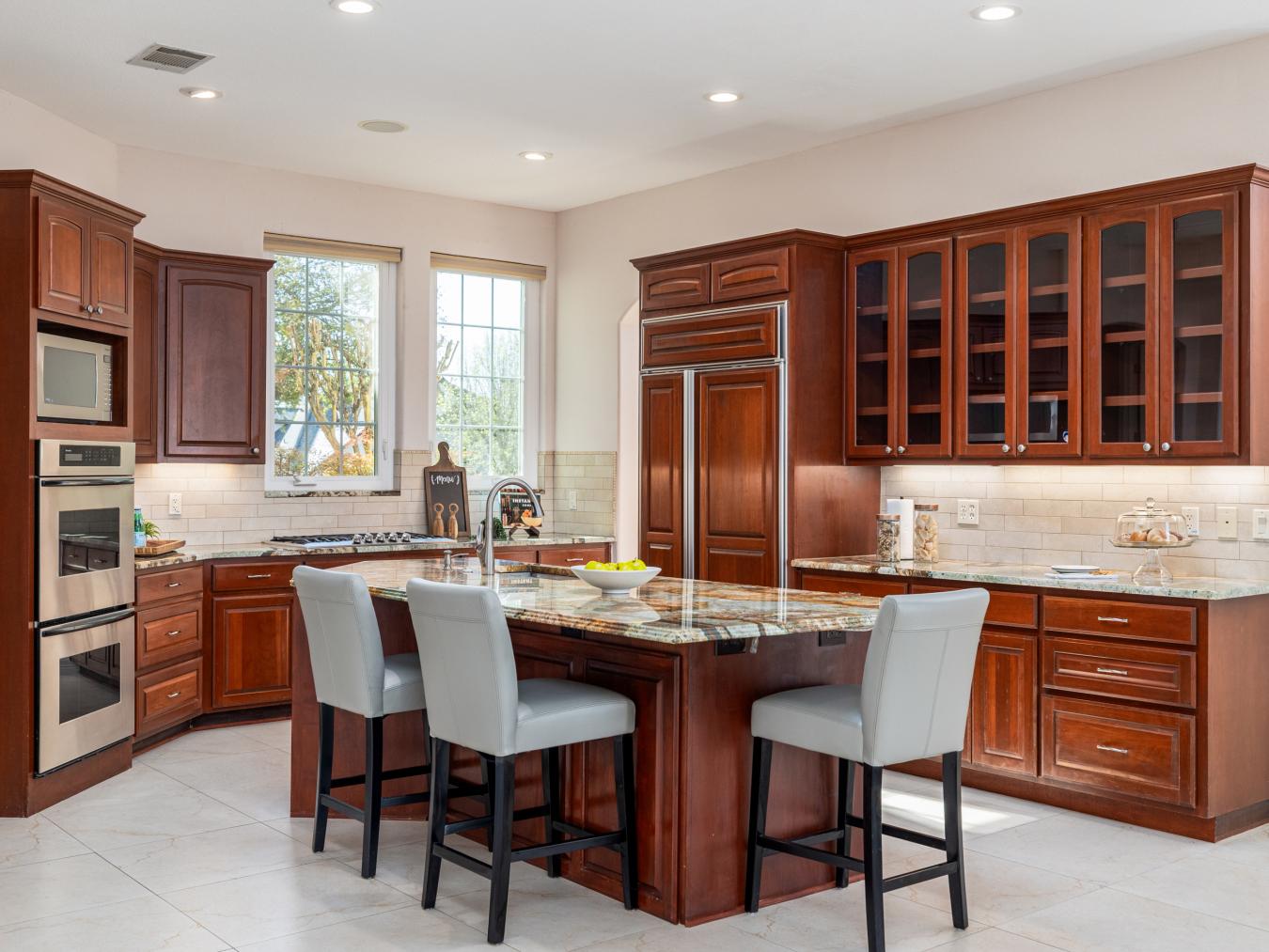 Rare lease opportunity in the highly sought-after River Place communit – image 9