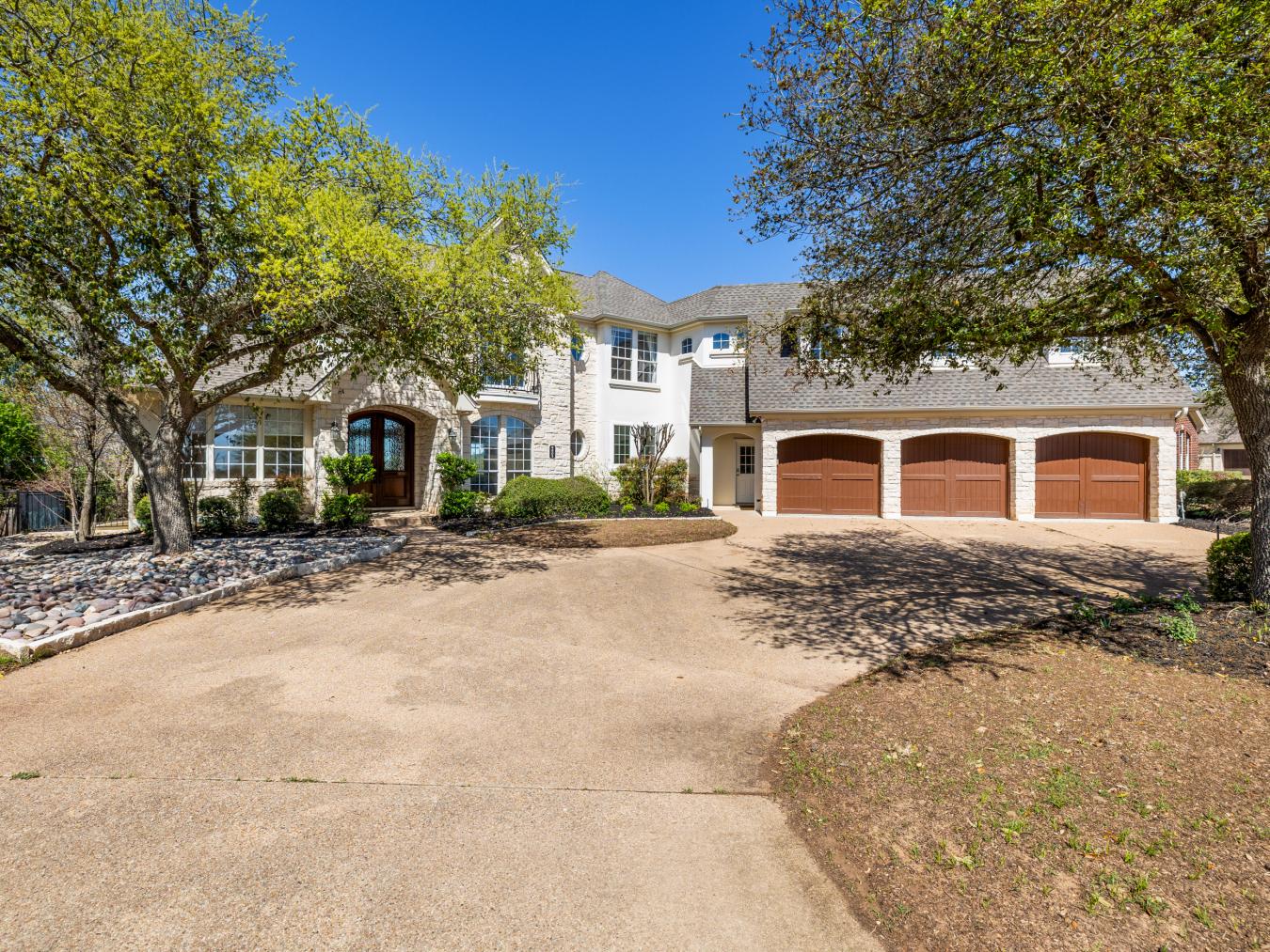Rare lease opportunity in the highly sought-after River Place communit – image 3