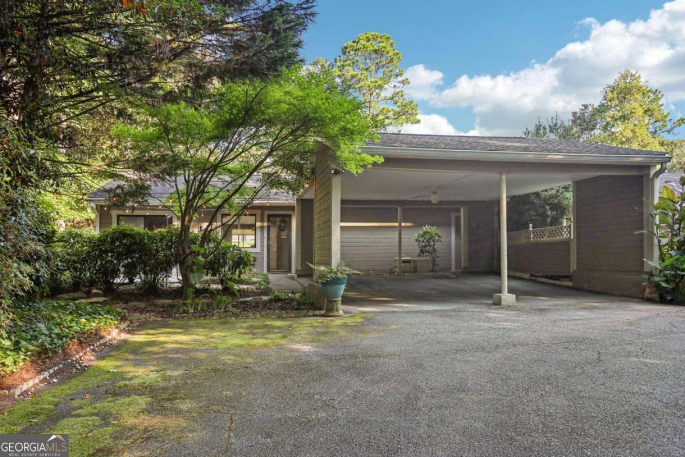 Rare 2-bedroom, 2-bath condo in East Cobb that lives more like a townh – image 4