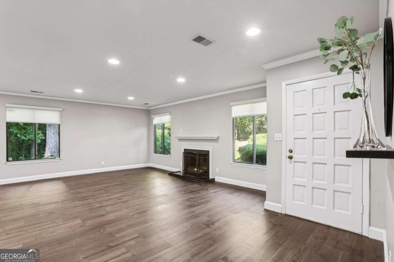 Rare 2-bedroom, 2-bath condo in East Cobb that lives more like a townh – image 6
