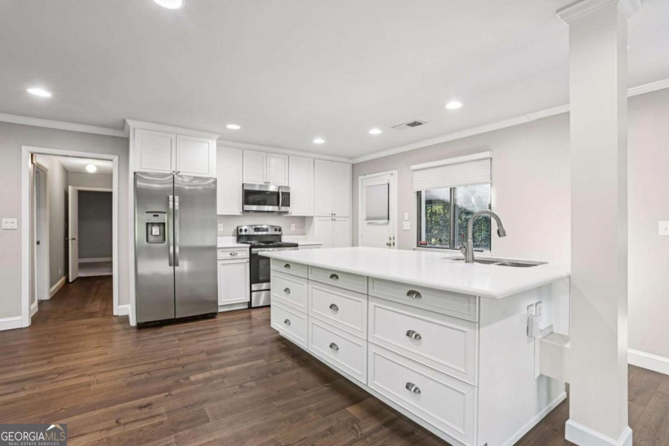 Rare 2-bedroom, 2-bath condo in East Cobb that lives more like a townh – image 9