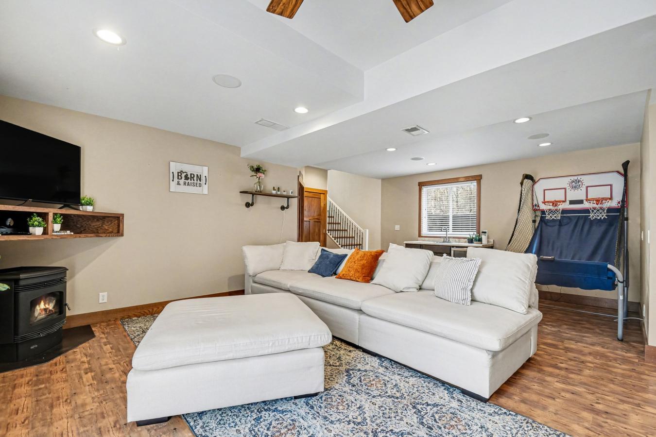 7241 101st Avenue, South Haven, MI, 49090, United States, 5 Bedrooms Bedrooms, ,2 BathroomsBathrooms,Residential,For Sale,7241 101st Avenue,26011243