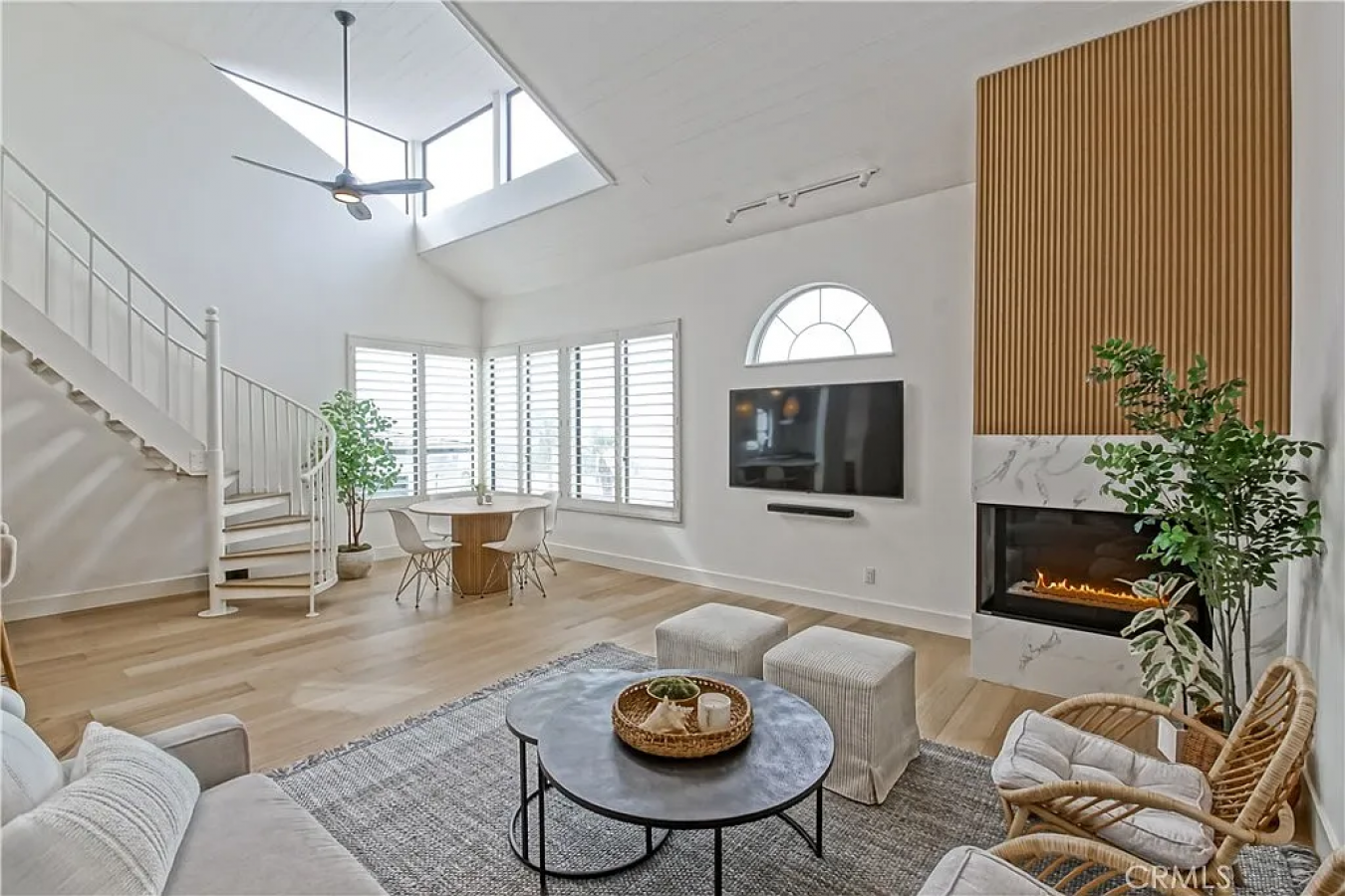 Welcome to the definition of California cool. 320 Marine Ave is where – image 4