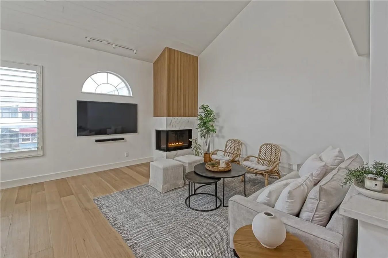 Welcome to the definition of California cool. 320 Marine Ave is where – image 10