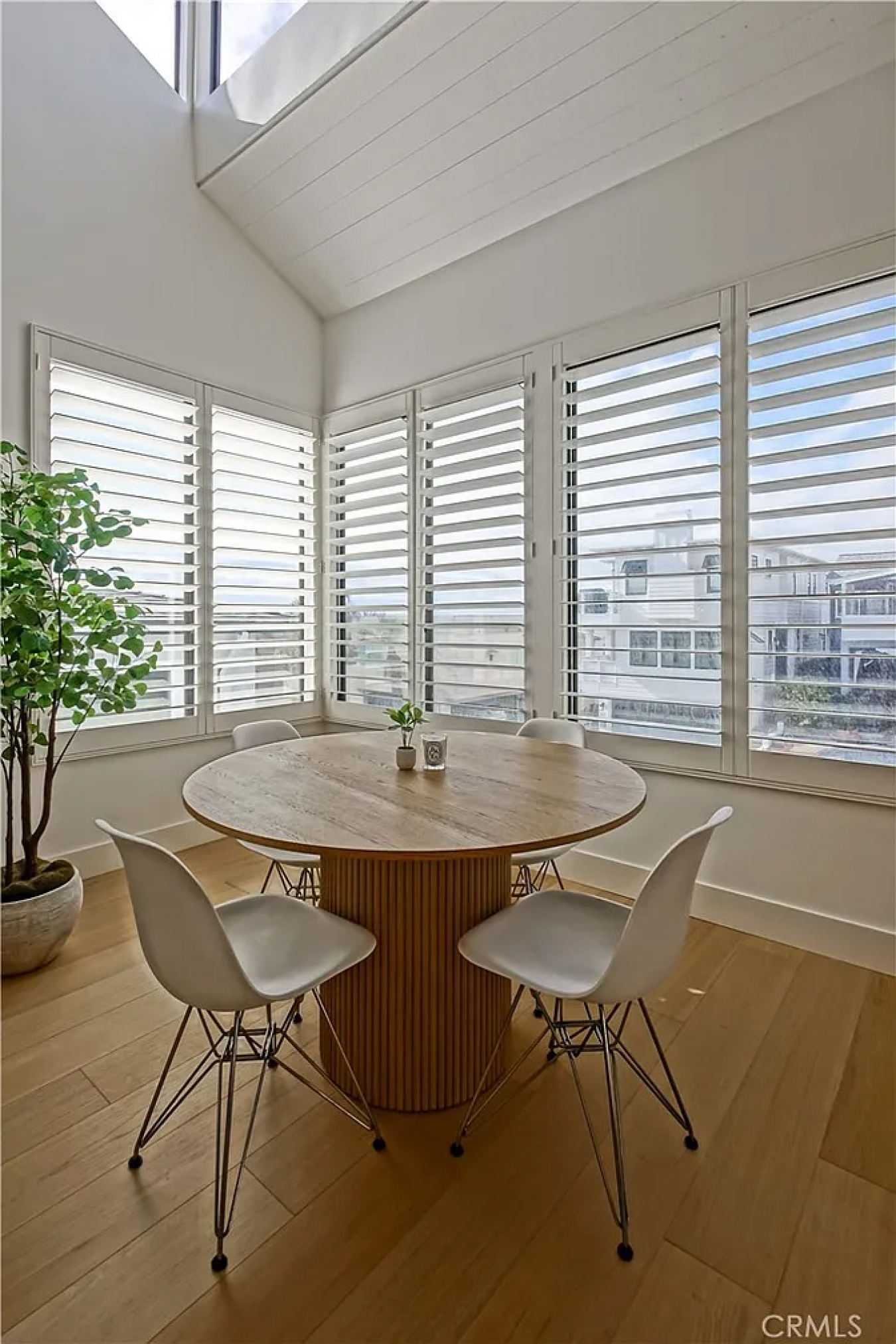 Welcome to the definition of California cool. 320 Marine Ave is where – image 16