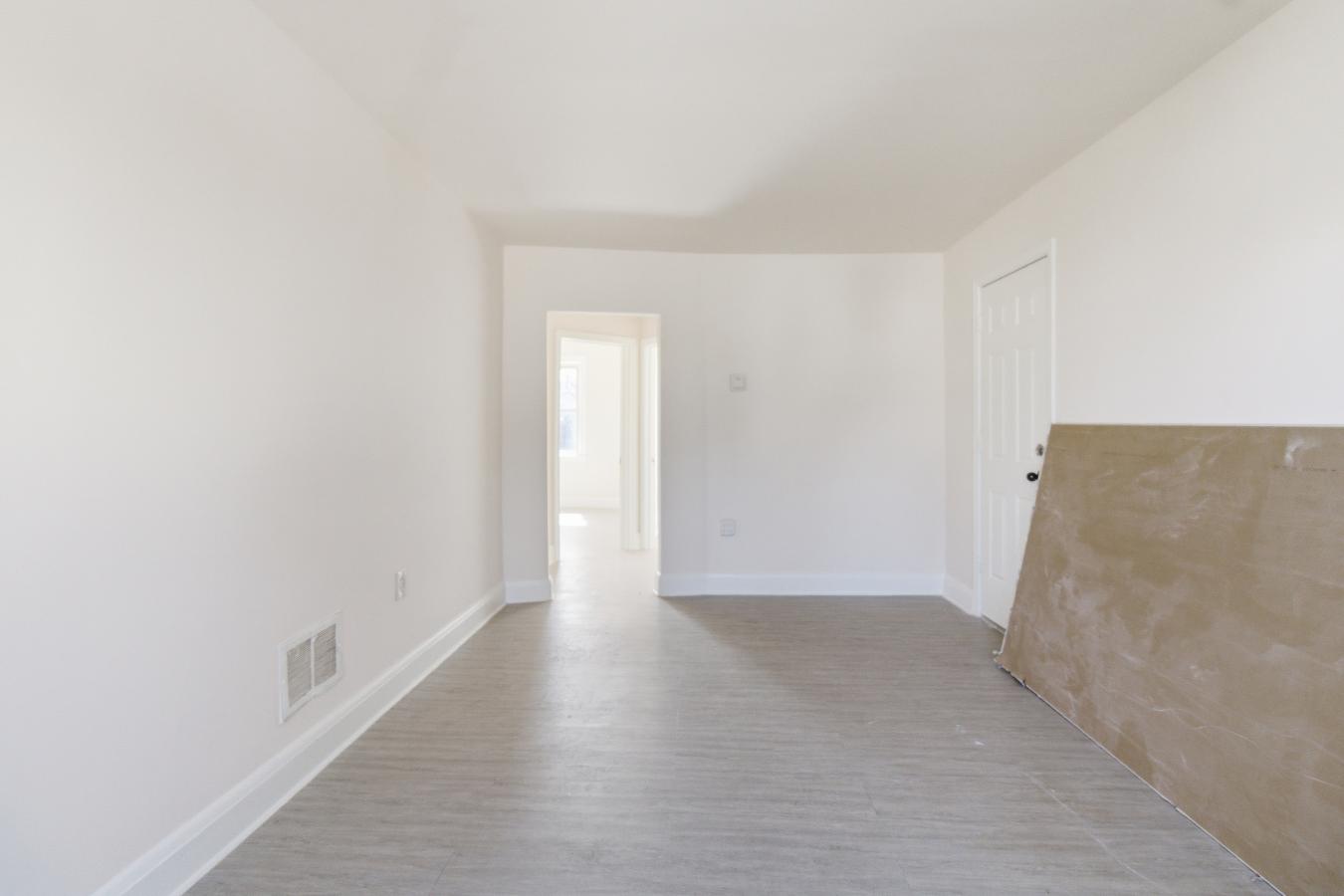 Welcome to this well-maintained home conveniently located in Baltimore – image 12