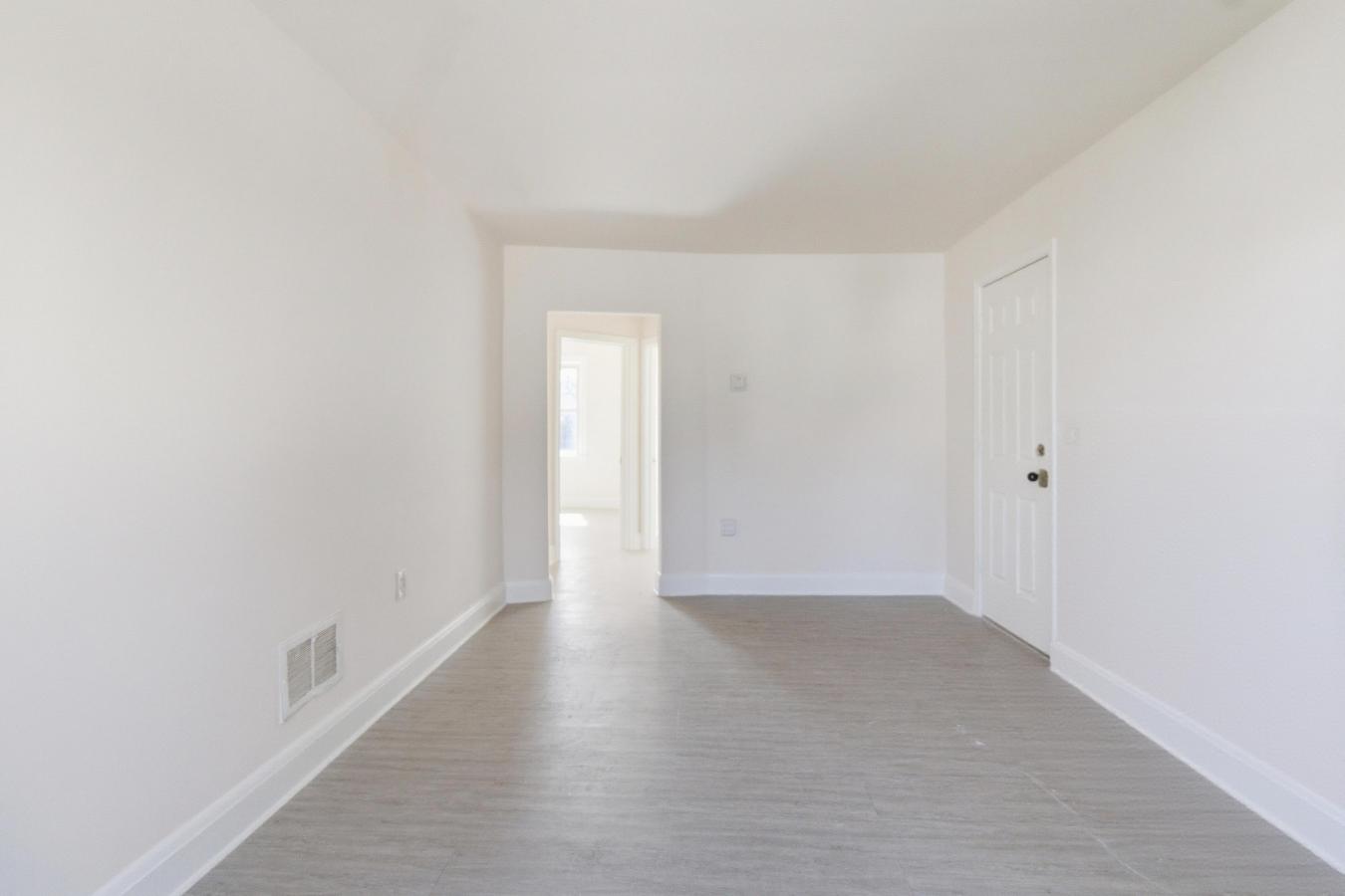 Welcome to this well-maintained home conveniently located in Baltimore – image 13