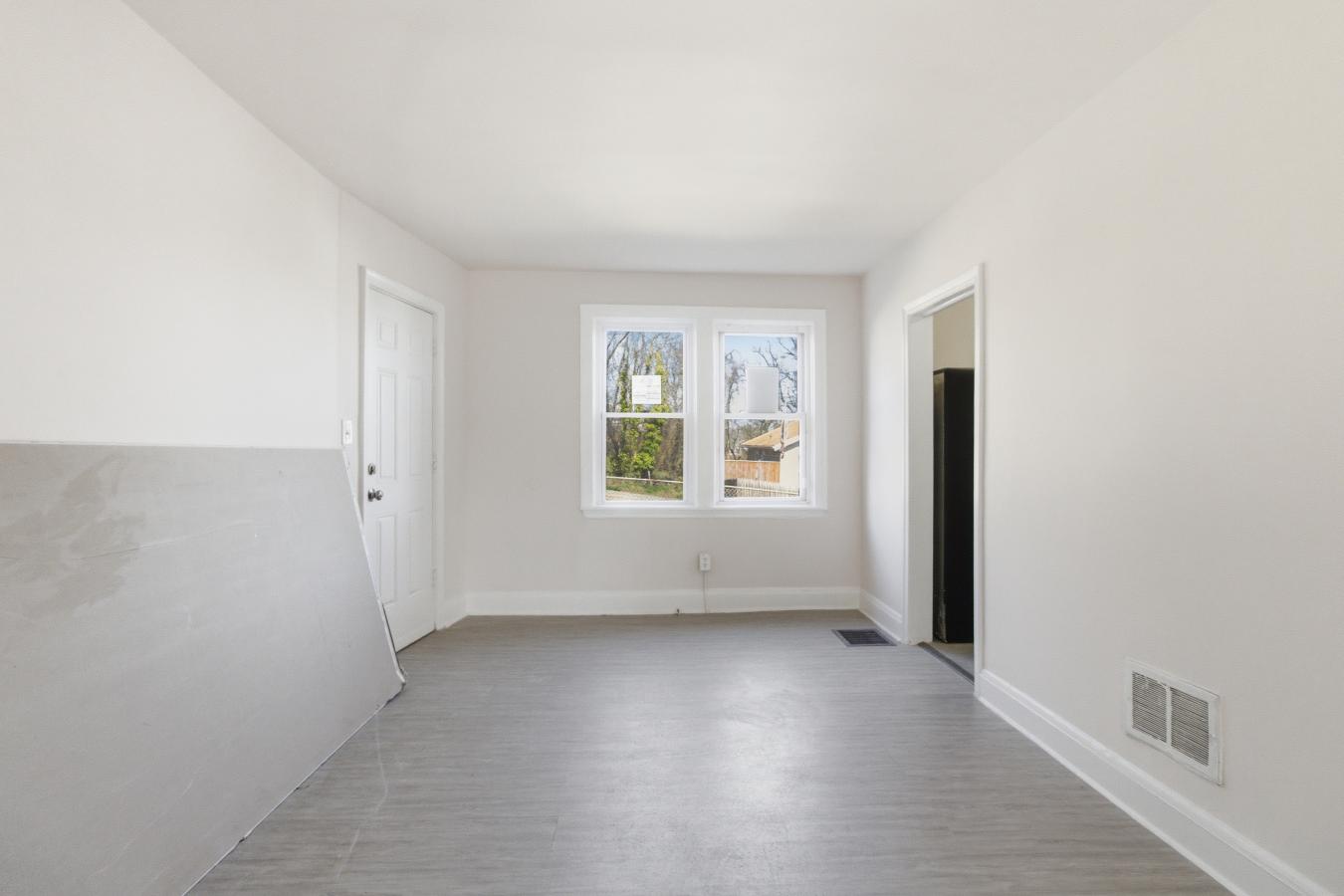 Welcome to this well-maintained home conveniently located in Baltimore – image 14