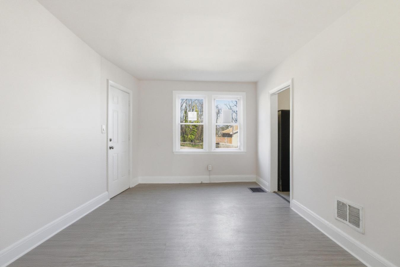 Welcome to this well-maintained home conveniently located in Baltimore – image 15